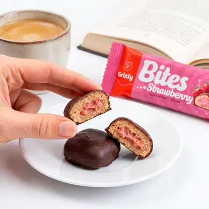 BITES Jahodové plněné mini tyčinky v hořké čokoládě BIO (2x19 g)